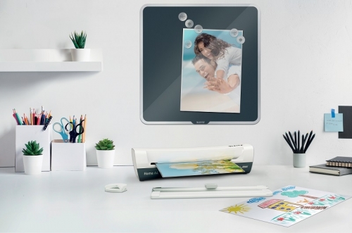 Set crafting Leitz, 4 in 1, include laminator Leitz iLAM Home A4, trimmer, rotunjitor, 5 folii laminare A4, alb